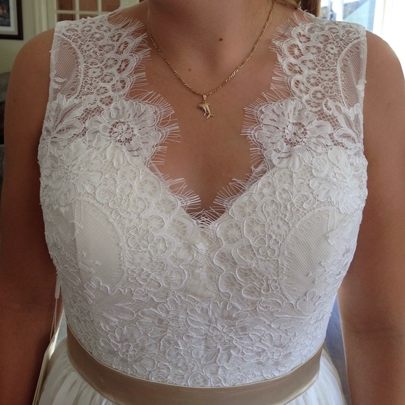 Wedding dress - Picture 1 of 8